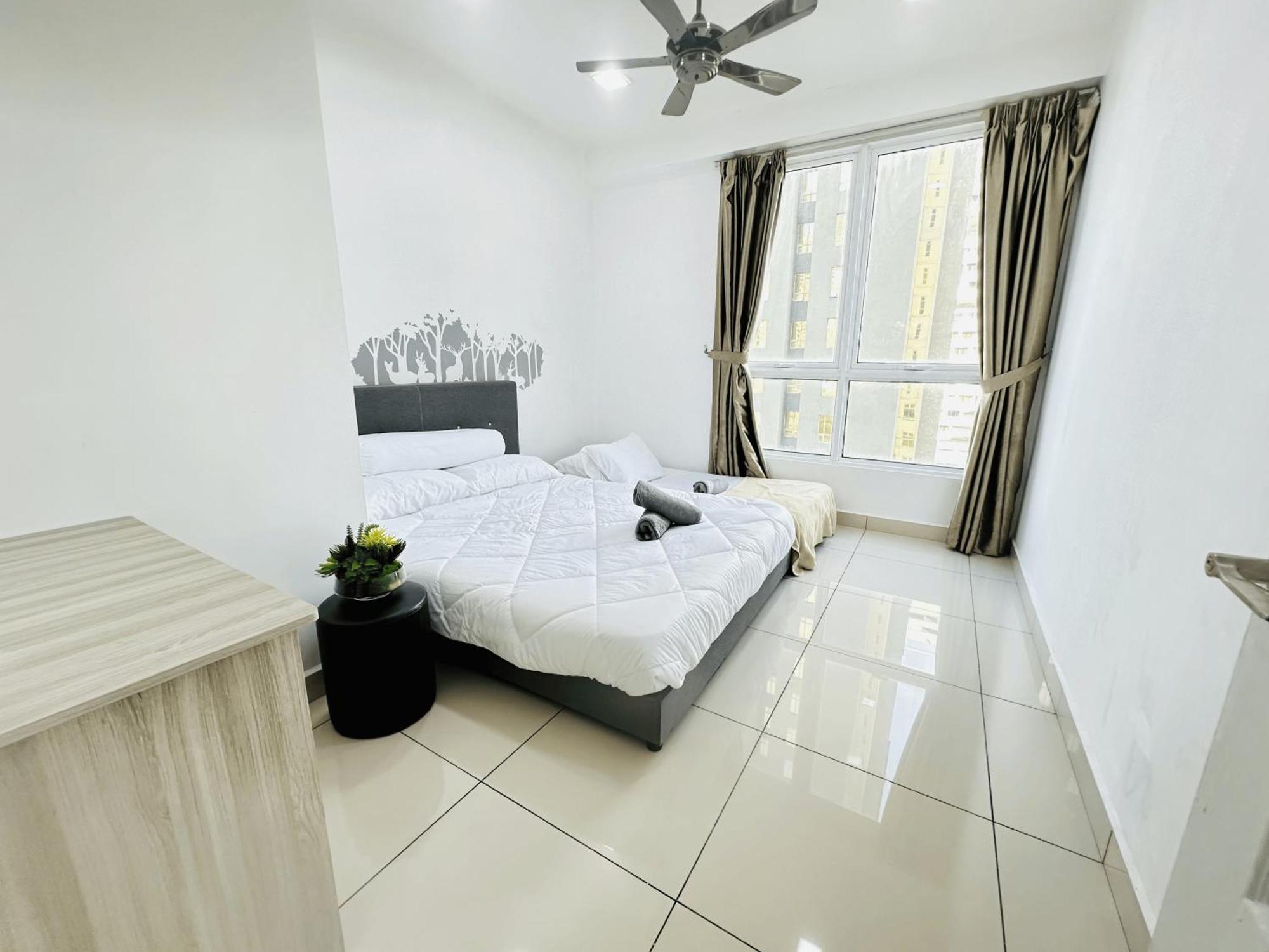 Mansion One L 10pax 3r2b L Seaview L Gleneagles L Apartment George Town