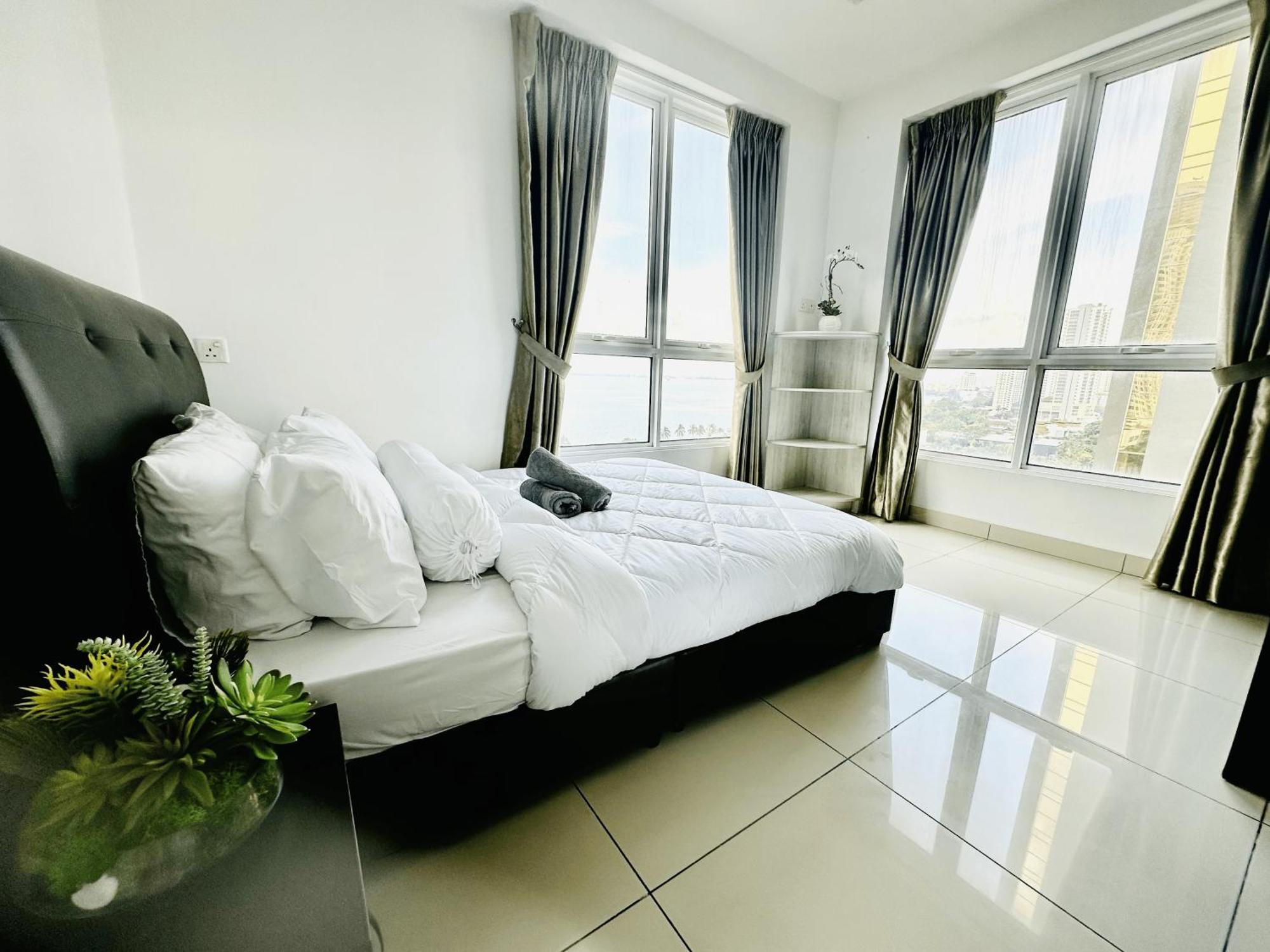 Mansion One L 10pax 3r2b L Seaview L Gleneagles L Apartment George Town