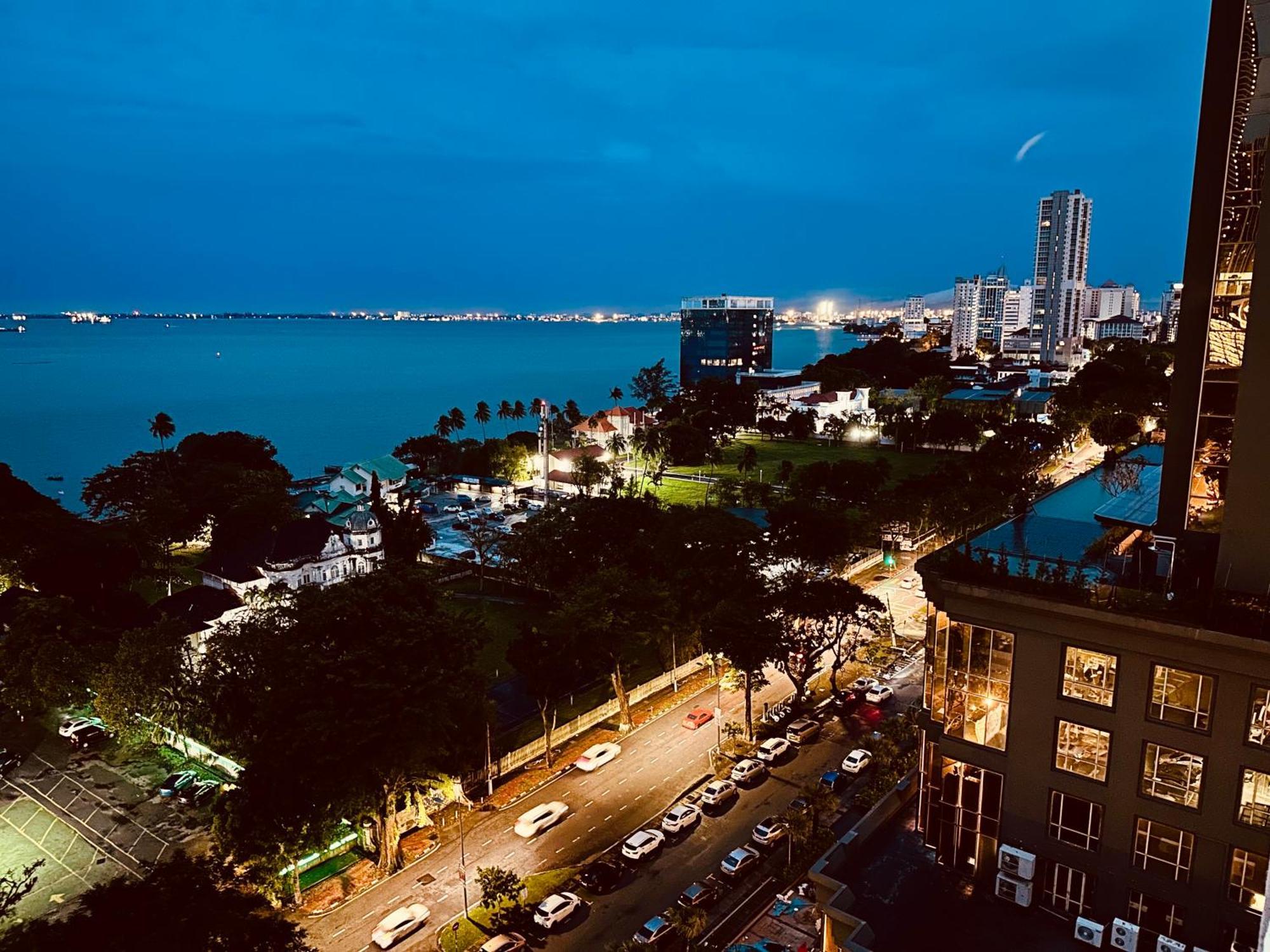 Mansion One L 10pax 3r2b L Seaview L Gleneagles L * George Town
